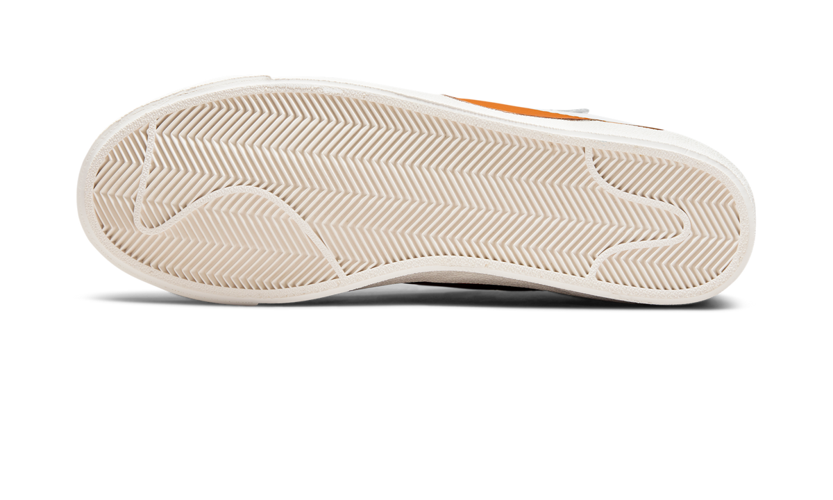 Overkicks - Nike Blazer Low 77 Jumbo White Alpha Orange Sail (DN2158-100) - par completo
