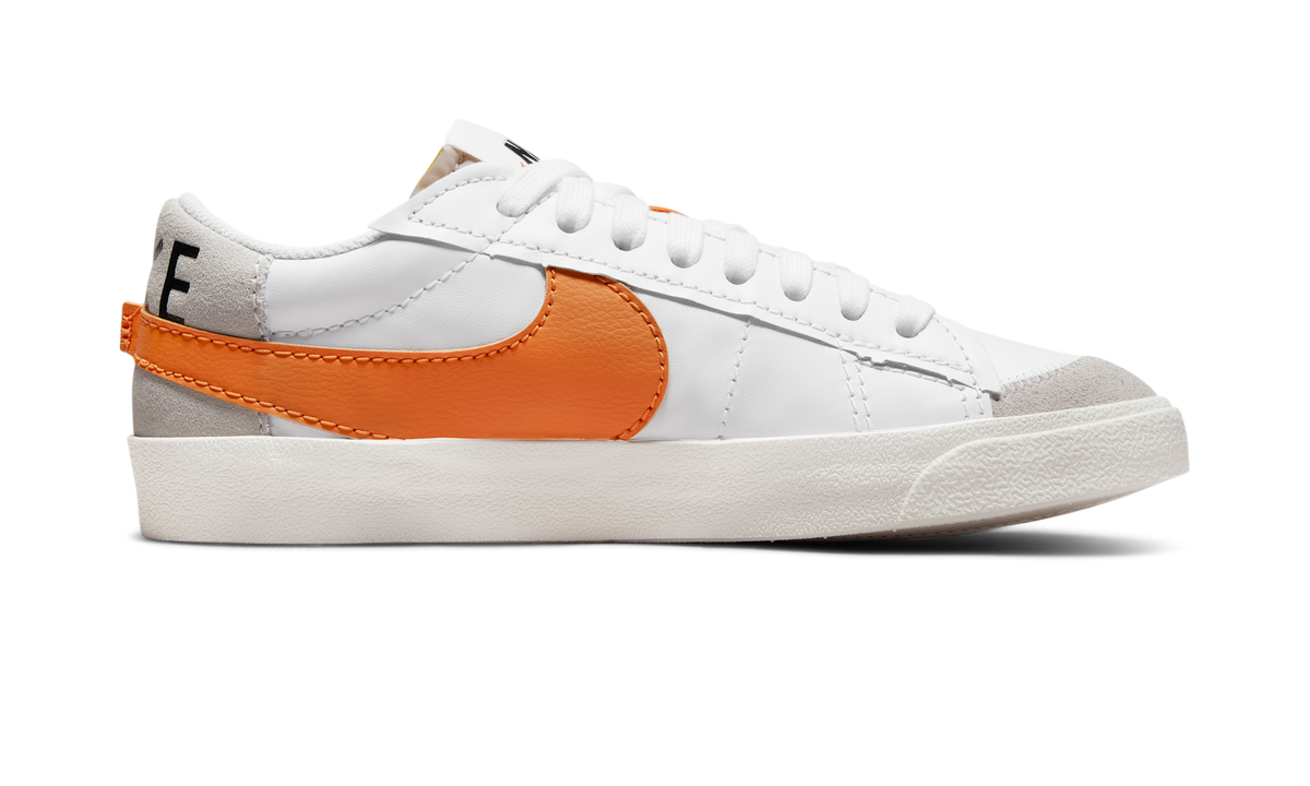 Overkicks - Nike Blazer Low 77 Jumbo White Alpha Orange Sail (DN2158-100) - detalle suela