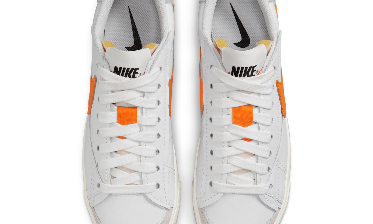 Overkicks - Nike Blazer Low 77 Jumbo White Alpha Orange Sail (DN2158-100) - vista superior