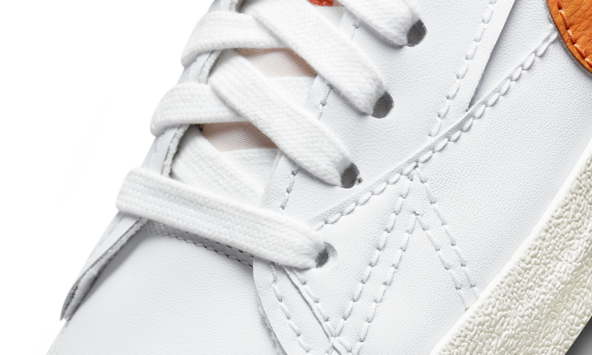 Overkicks - Nike Blazer Low 77 Jumbo White Alpha Orange Sail (DN2158-100) - detalle lateral interior