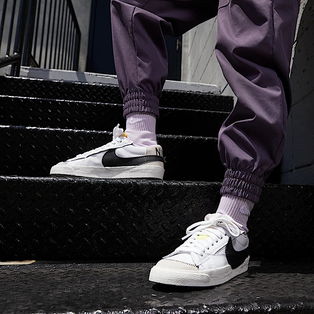 Overkicks - Nike Blazer Low 77 Jumbo White Black Sail (Womens) (DQ1470-101) - detalle suela