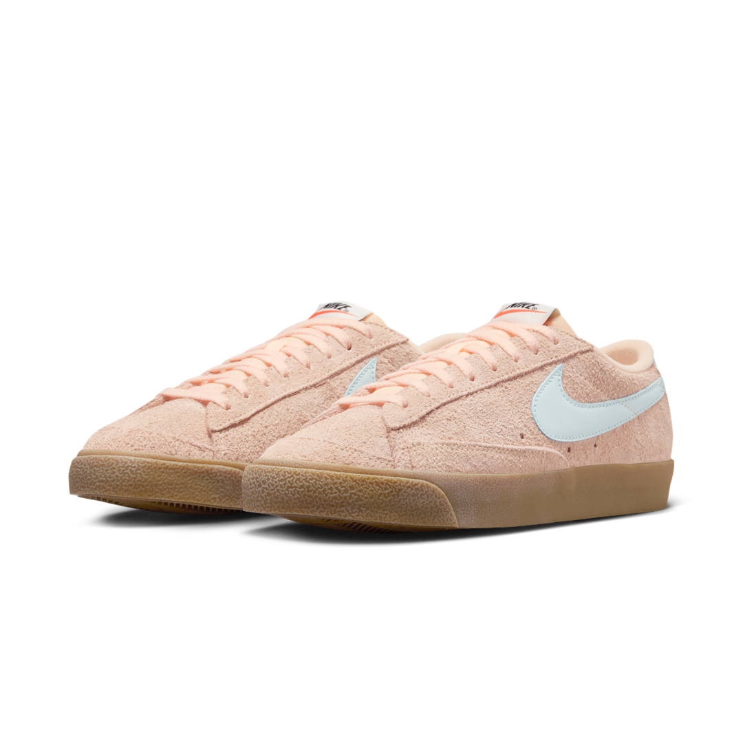 Overkicks - Nike Blazer Low 77 Vintage Crimson Tint Glacier Blue (Womens) (FQ8060-800) - vista trasera