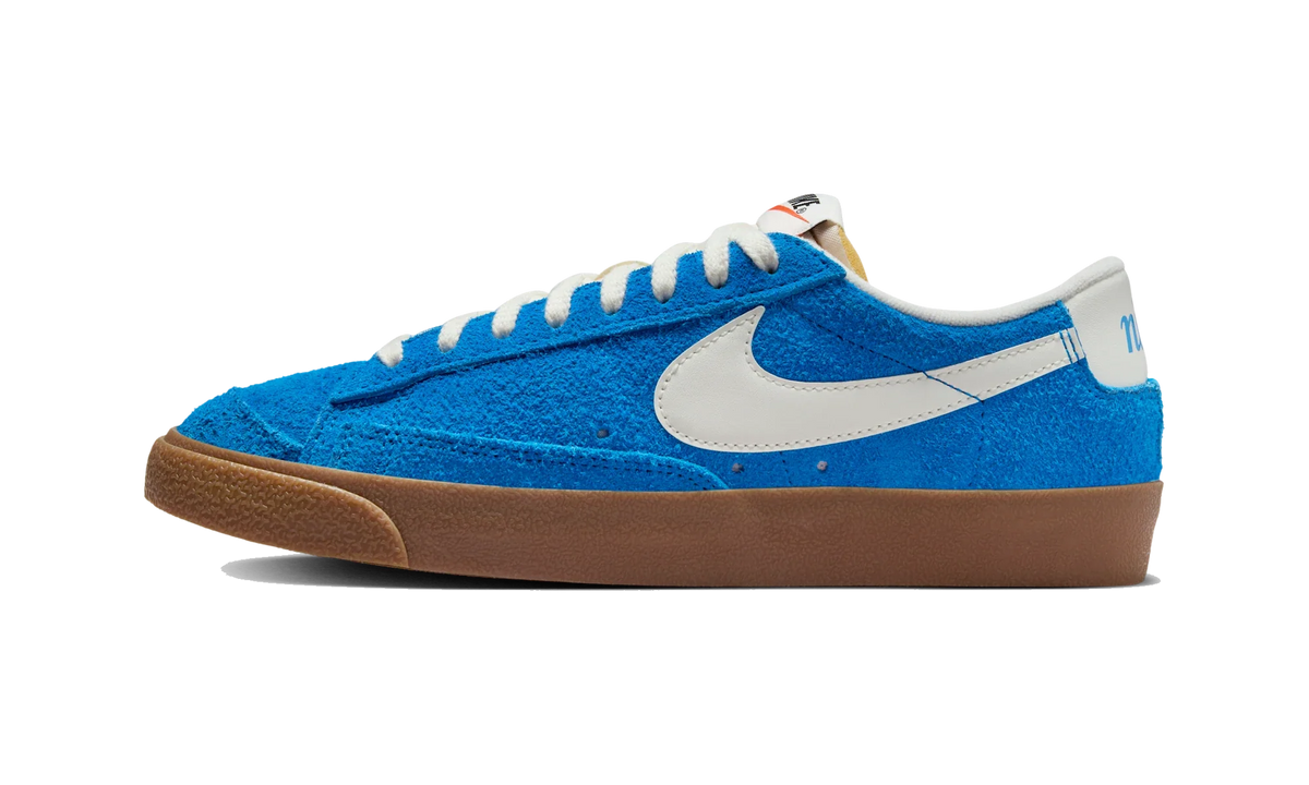Overkicks - Nike Blazer Low 77 Vintage Photo Blue Gum (Womens) (FQ8060-400) - vista lateral