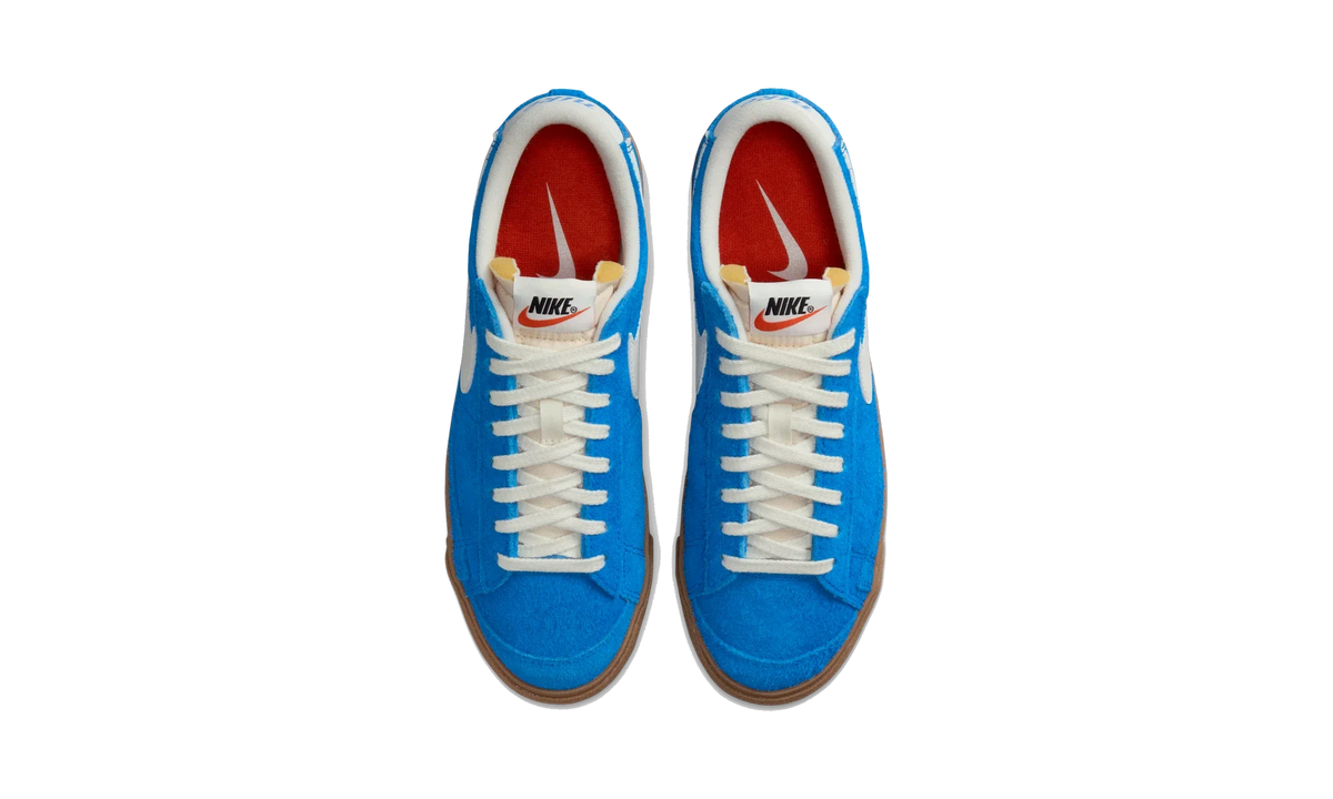 Overkicks - Nike Blazer Low 77 Vintage Photo Blue Gum (Womens) (FQ8060-400) - vista trasera