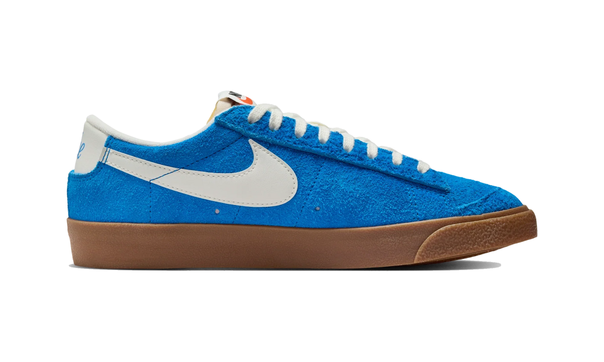 Overkicks - Nike Blazer Low 77 Vintage Photo Blue Gum (Womens) (FQ8060-400) - vista superior