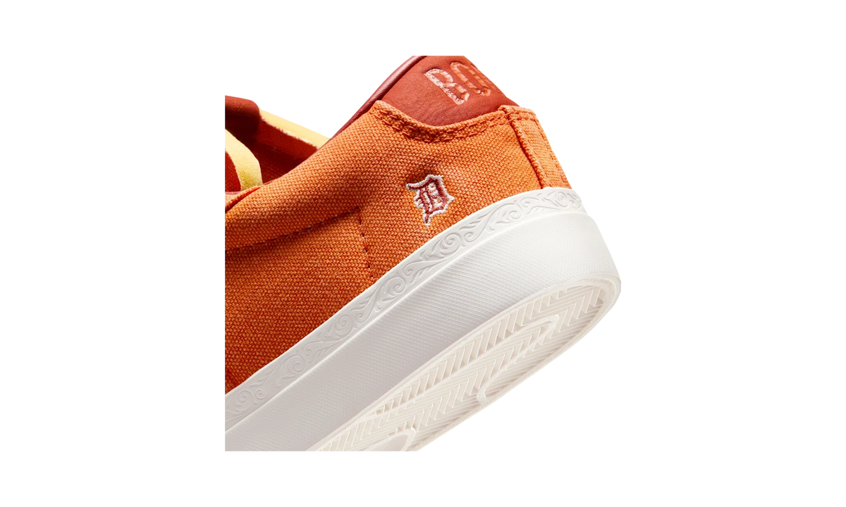 Overkicks - Nike Blazer Low Devin Booker Detroit Tigers Campfire Orange (HQ2054-800) - detalle