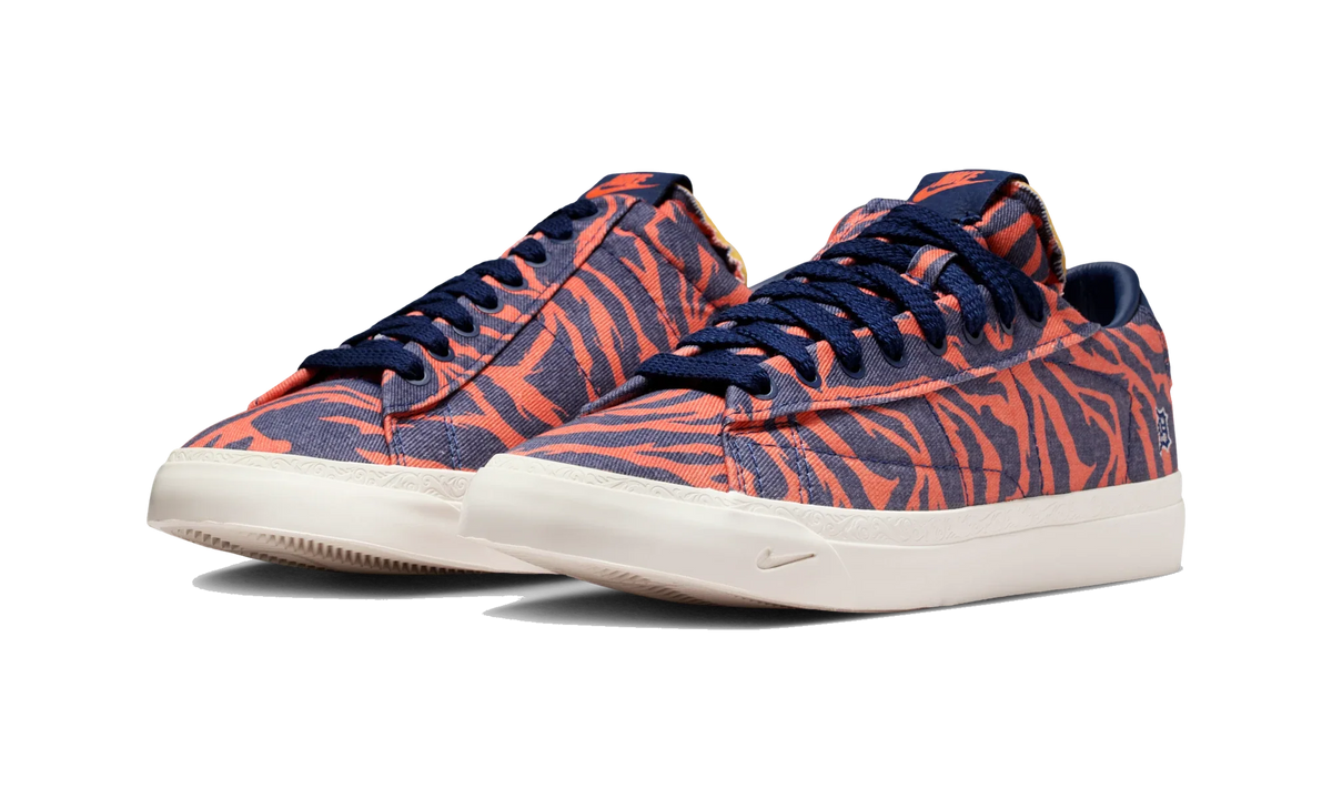Overkicks - Nike Blazer Low Devin Booker Detroit Tigers Safety Orange Blue Void (HQ2054-801) - vista trasera