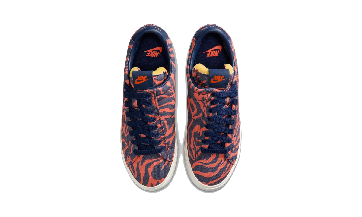 Overkicks - Nike Blazer Low Devin Booker Detroit Tigers Safety Orange Blue Void (HQ2054-801) - vista superior