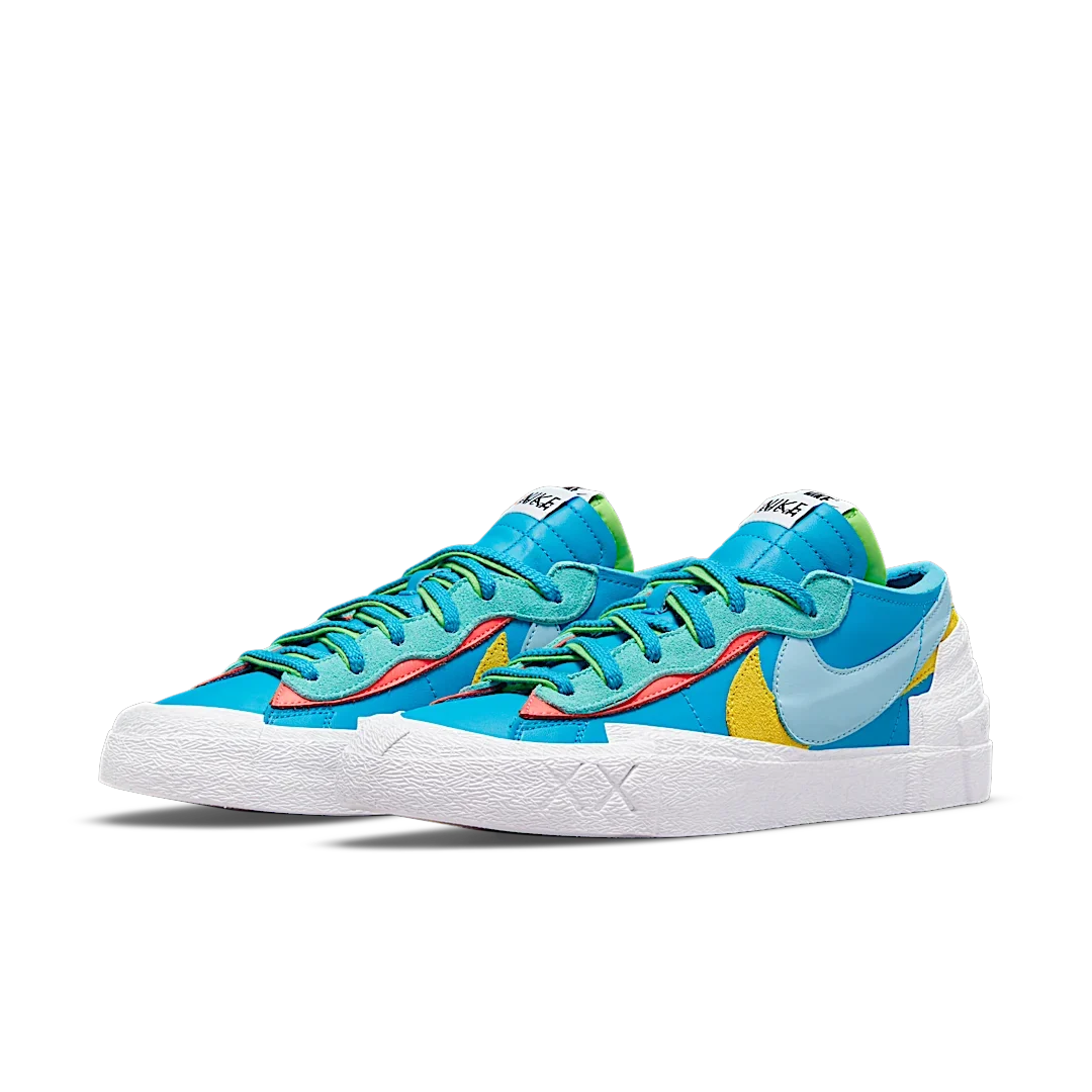 Overkicks - Nike Blazer Low sacai KAWS Neptune Blue (DM7901-400) - vista trasera