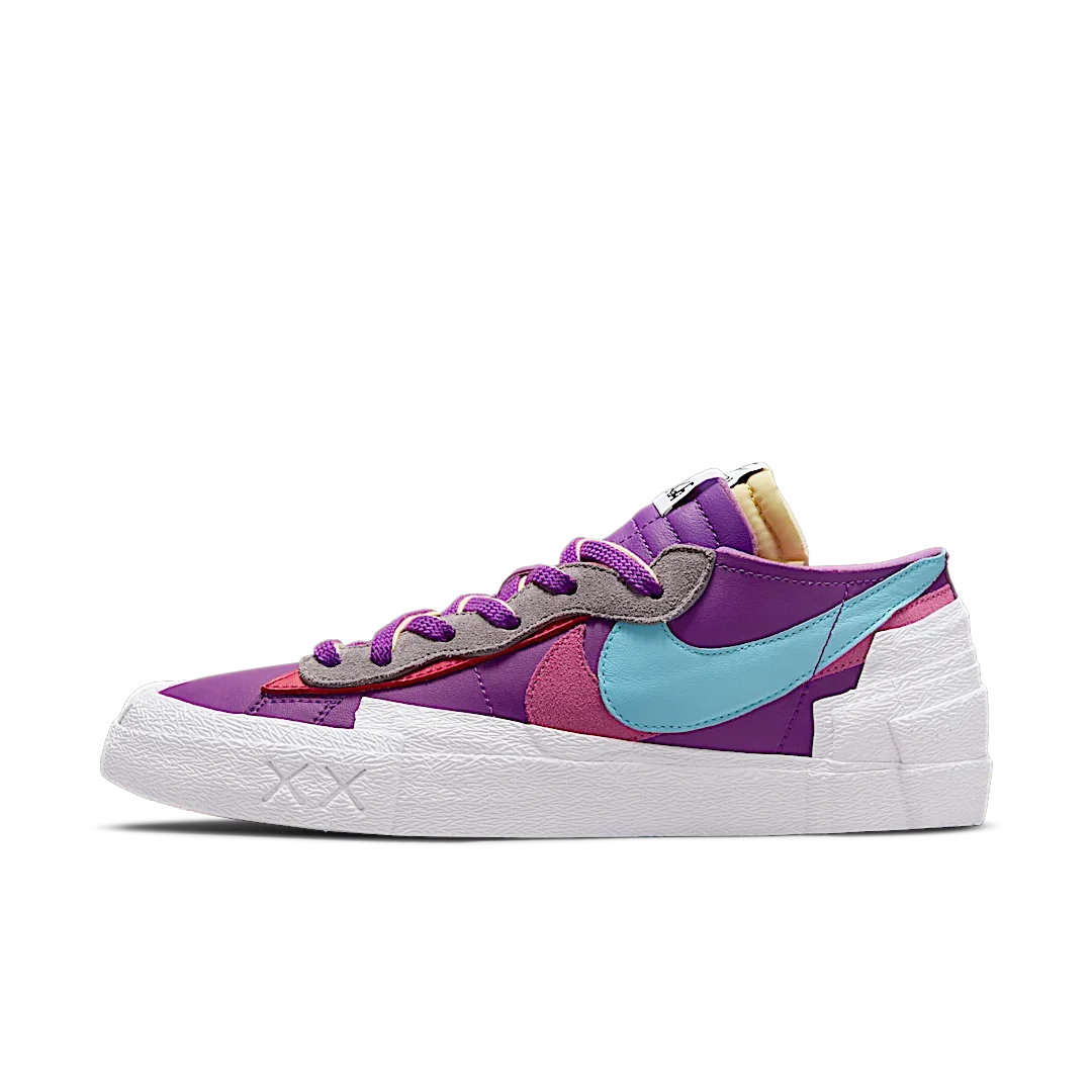 Overkicks - Nike Blazer Low sacai KAWS Purple Dusk (DM7901-500) - vista lateral
