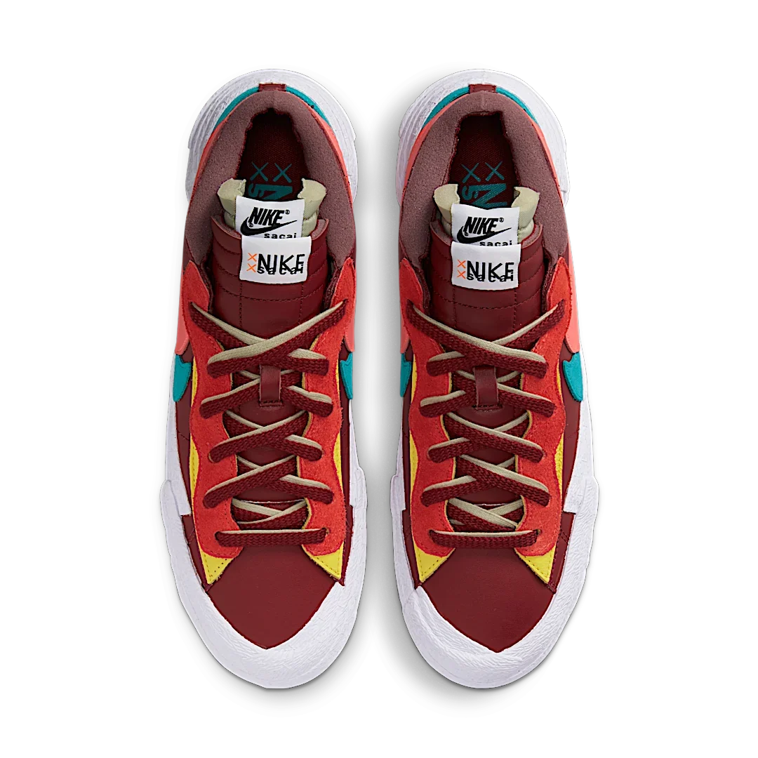 Overkicks - Nike Blazer Low sacai KAWS Red (DM7901-600) - par completo