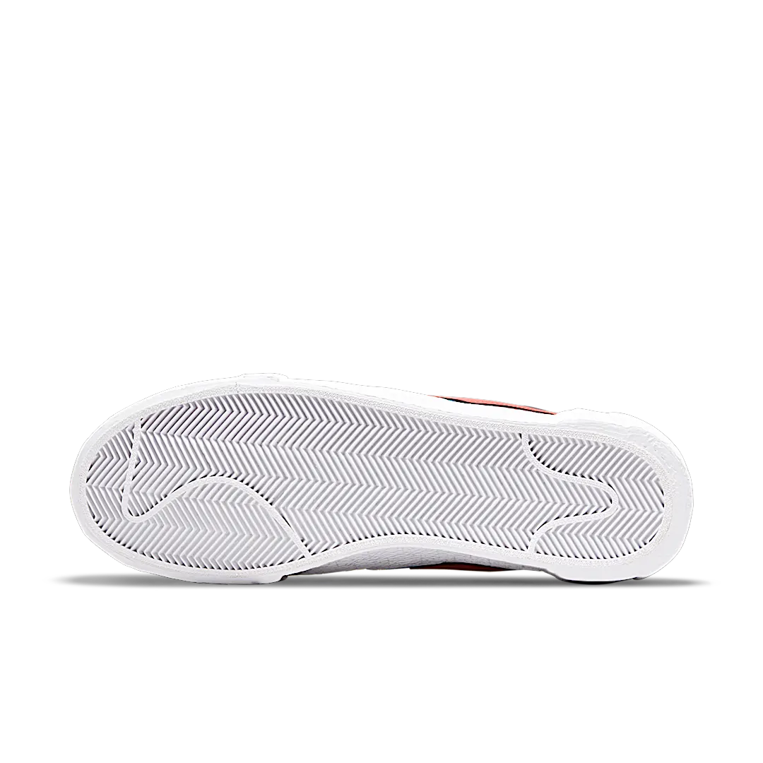 Overkicks - Nike Blazer Low sacai KAWS Red (DM7901-600) - detalle suela