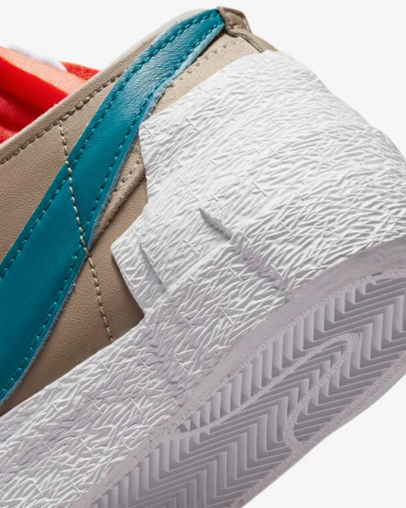 Overkicks - Nike Blazer Low sacai KAWS Reed (DM7901-200) - imagen 6