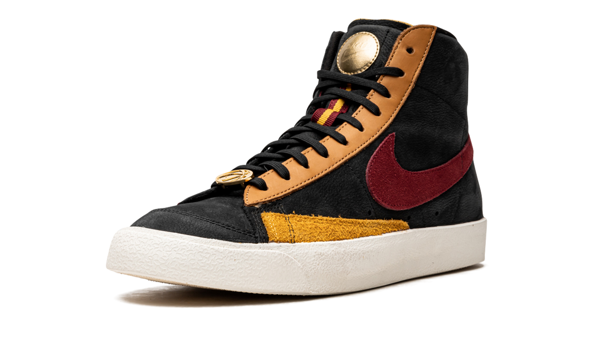 Overkicks - Nike Blazer Mid 77 Black Team Red University Gold (Womens) (CU6442-001) - detalle suela