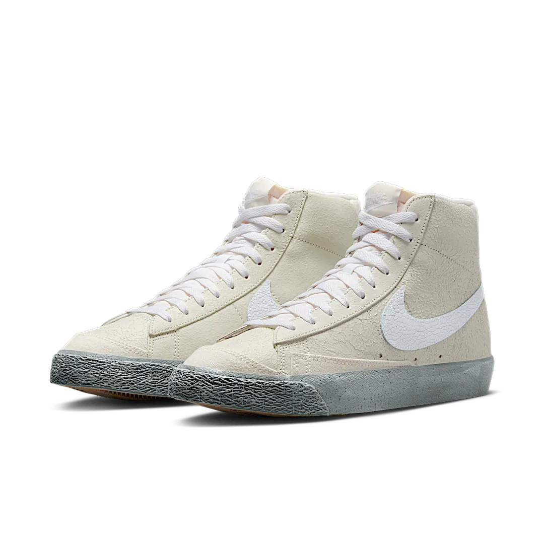 Overkicks - Nike Blazer Mid 77 EMB Summit White Phantom (DV0797-100) - vista trasera