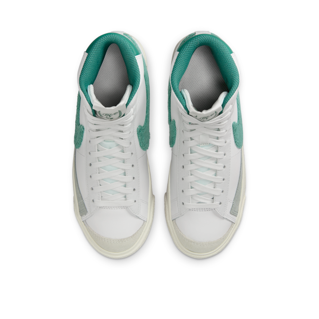 Overkicks - Nike Blazer Mid 77 Summit White Phantom Light Pumice Bicoastal (GS) (FZ1158-100) - imagen 3