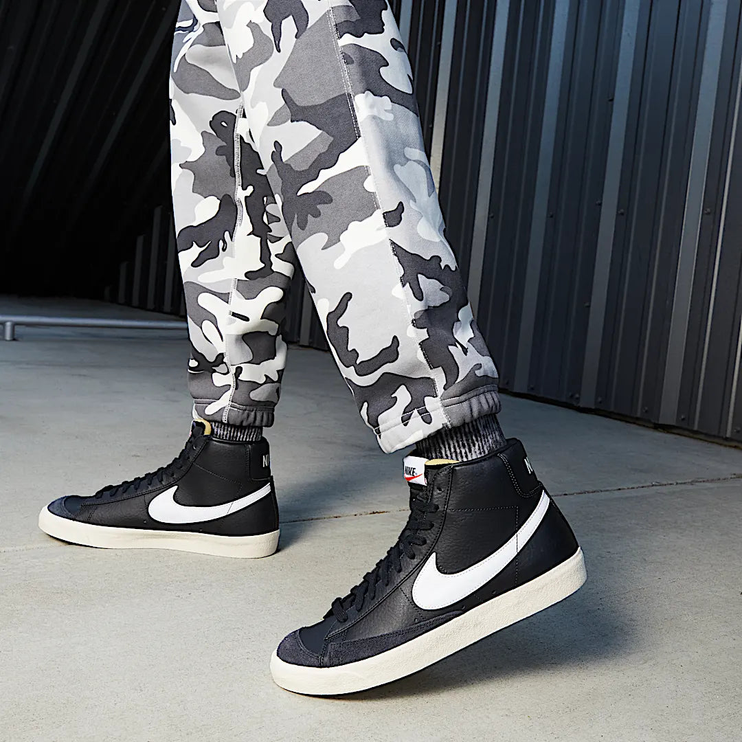 Overkicks - Nike Blazer Mid 77 Vintage Black Sail (BQ6806-002) - detalle suela
