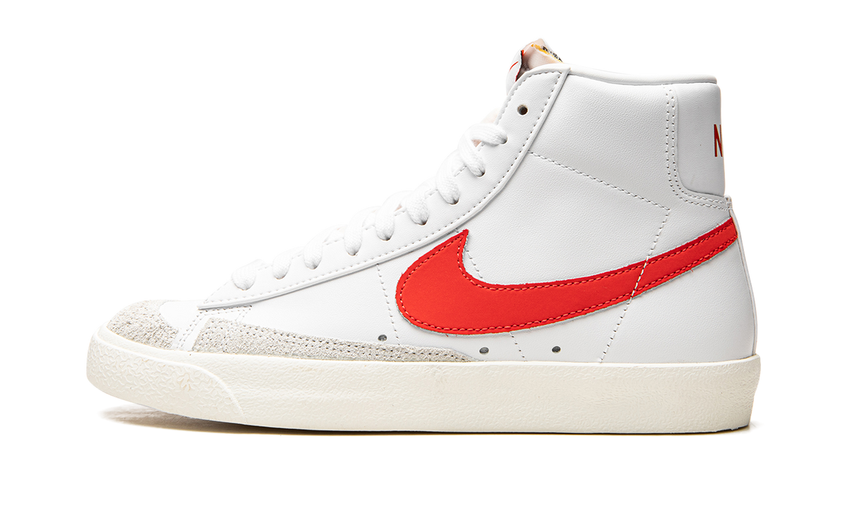 Overkicks - Nike Blazer Mid 77 Vintage Habanero Red (Womens) (CZ1055-101) - vista lateral