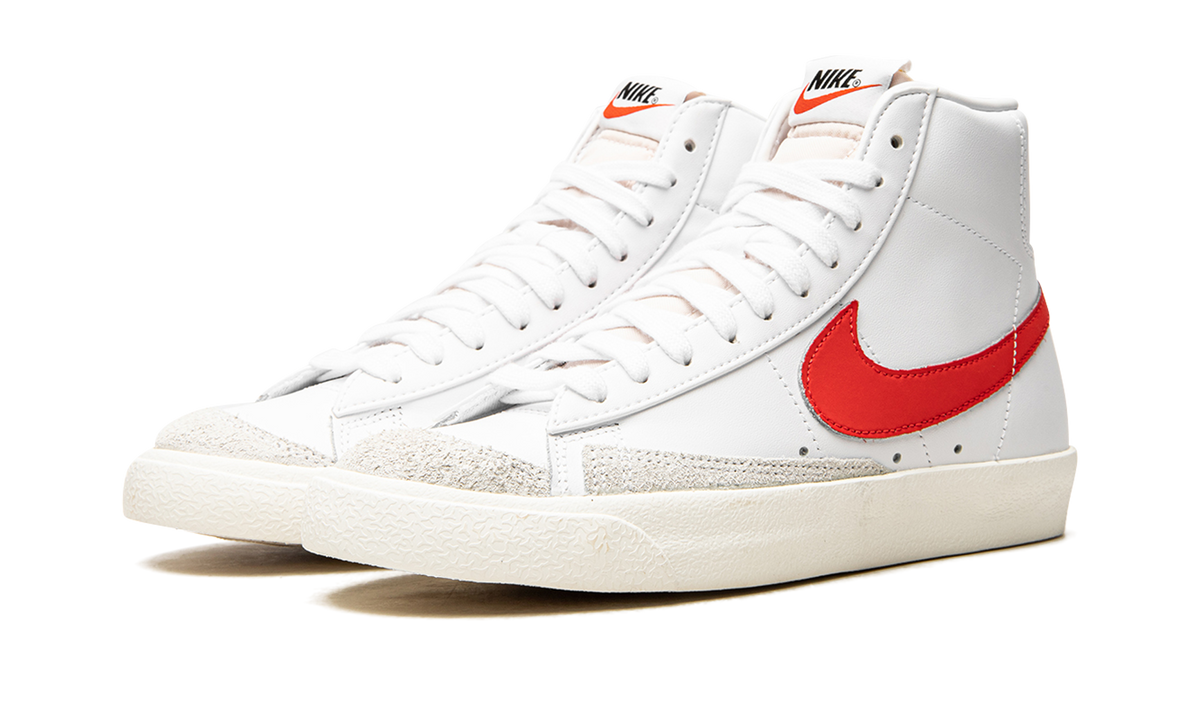 Overkicks - Nike Blazer Mid 77 Vintage Habanero Red (Womens) (CZ1055-101) - vista trasera
