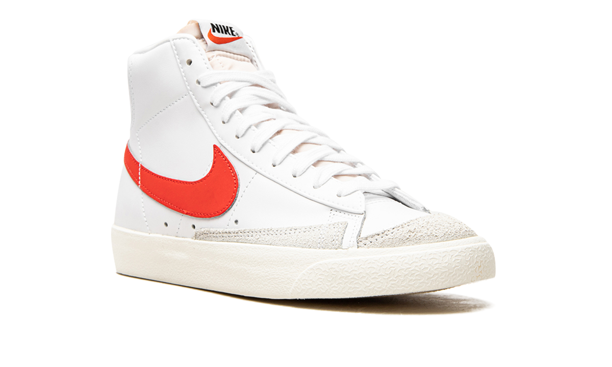 Overkicks - Nike Blazer Mid 77 Vintage Habanero Red (Womens) (CZ1055-101) - detalle lateral interior