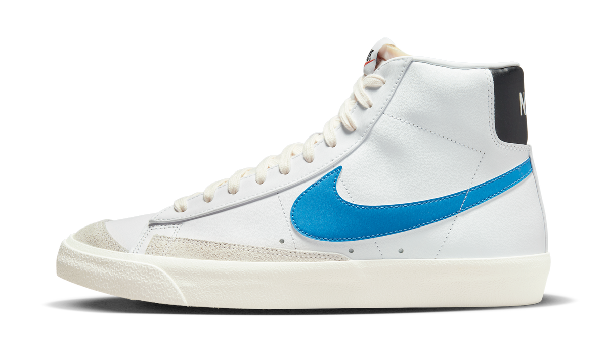 Overkicks - Nike Blazer Mid 77 Vintage White Light Photo Blue Black Sail (BQ6806-118) - vista lateral
