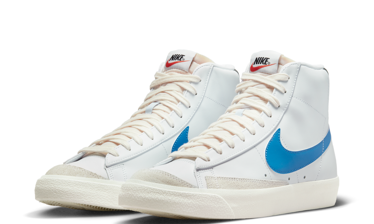 Overkicks - Nike Blazer Mid 77 Vintage White Light Photo Blue Black Sail (BQ6806-118) - vista trasera