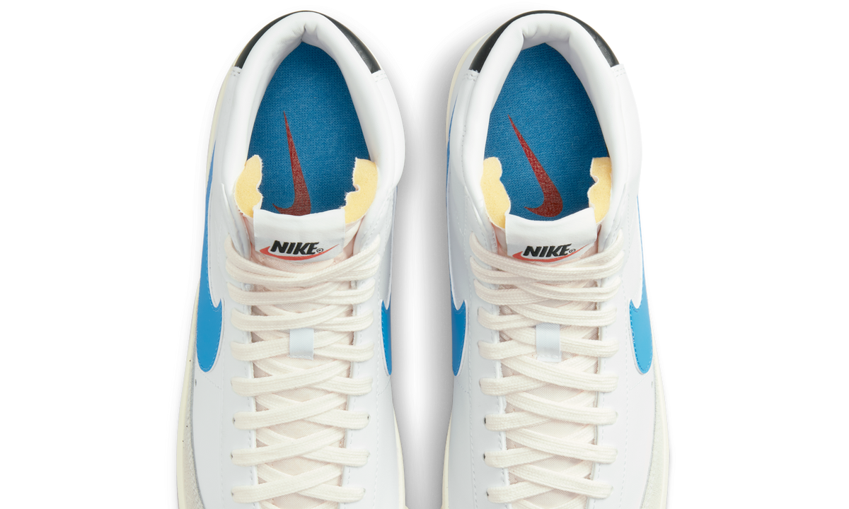 Overkicks - Nike Blazer Mid 77 Vintage White Light Photo Blue Black Sail (BQ6806-118) - vista superior