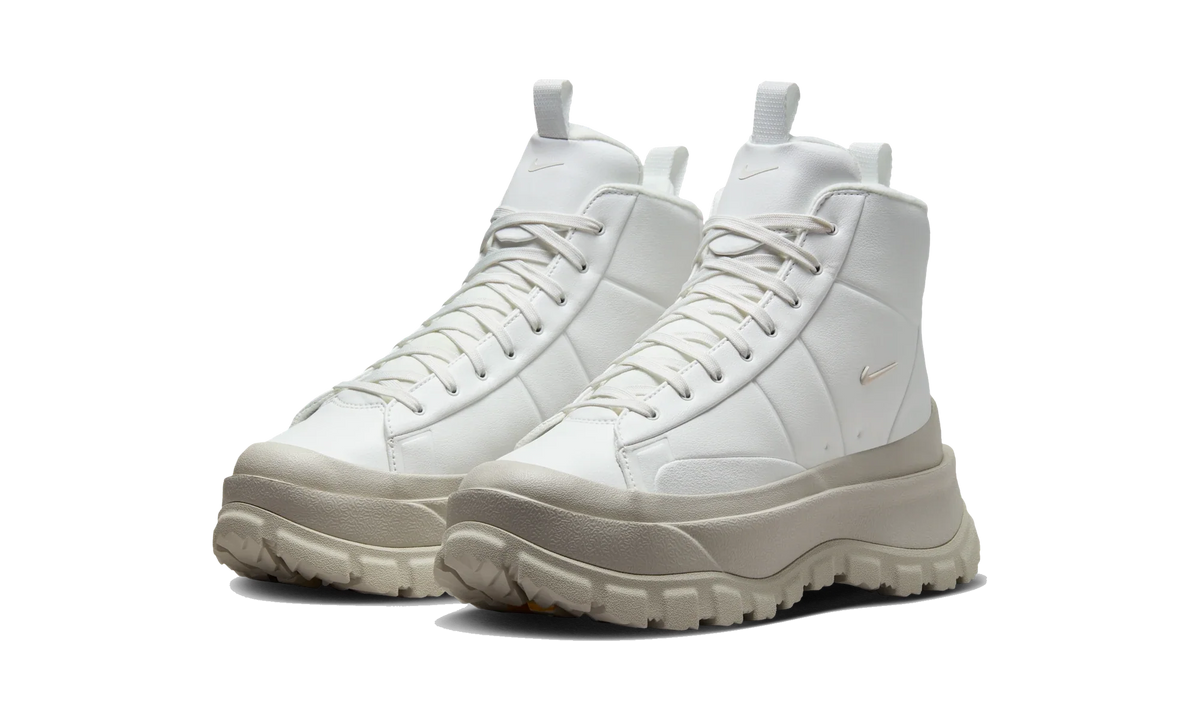 Overkicks - Nike Blazer Roam Mid Summit White Light Bone University Gold Phantom (Womens) (FQ9065-100) - vista trasera