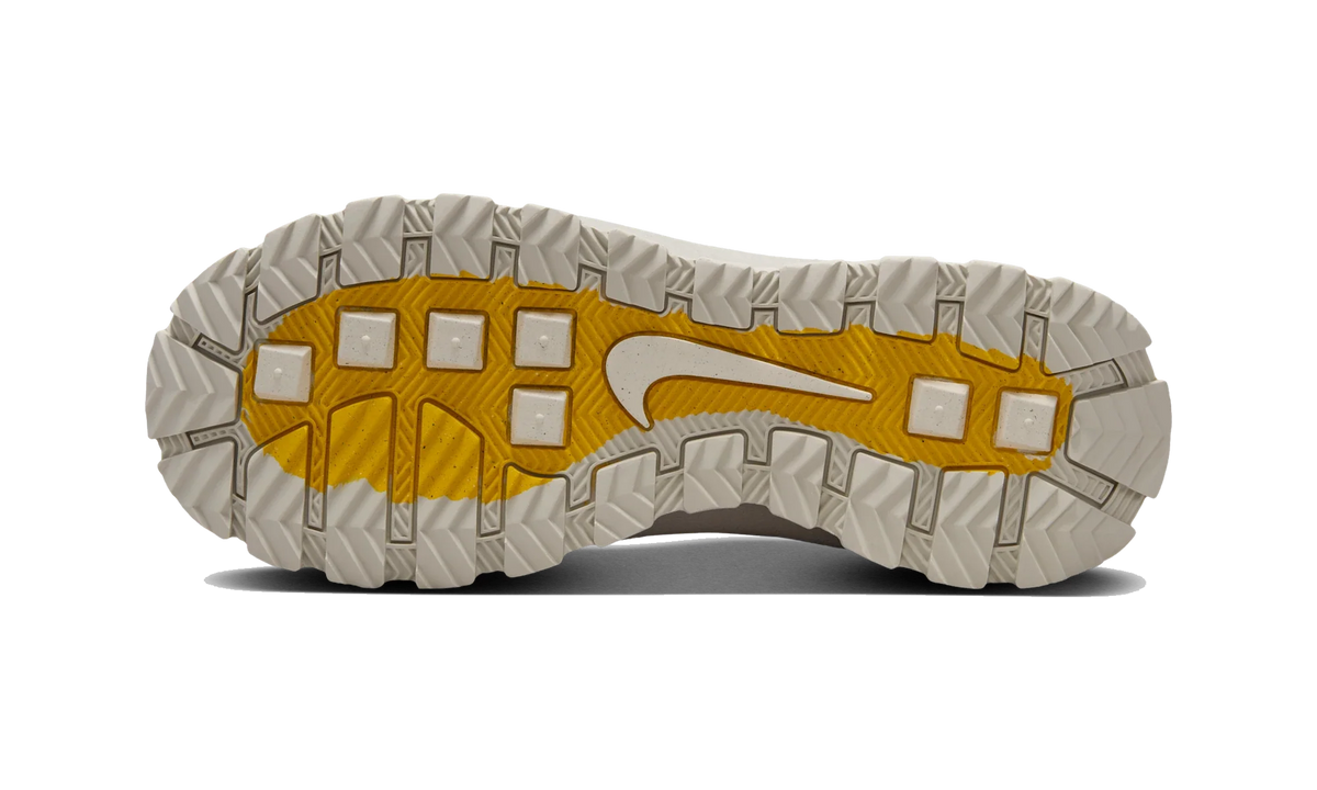 Overkicks - Nike Blazer Roam Mid Summit White Light Bone University Gold Phantom (Womens) (FQ9065-100) - par completo