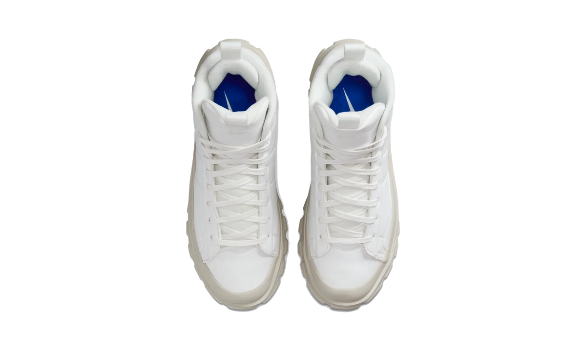 Overkicks - Nike Blazer Roam Mid Summit White Light Bone University Gold Phantom (Womens) (FQ9065-100) - vista superior