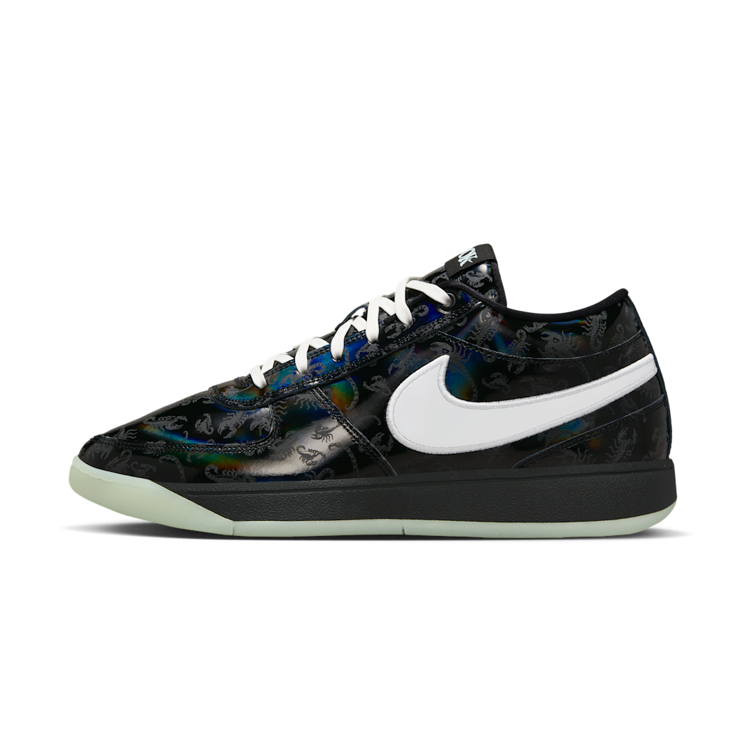 Overkicks - Nike Book 1 Halloween (2025) (IM7615-001 / IM7616-001) - vista lateral