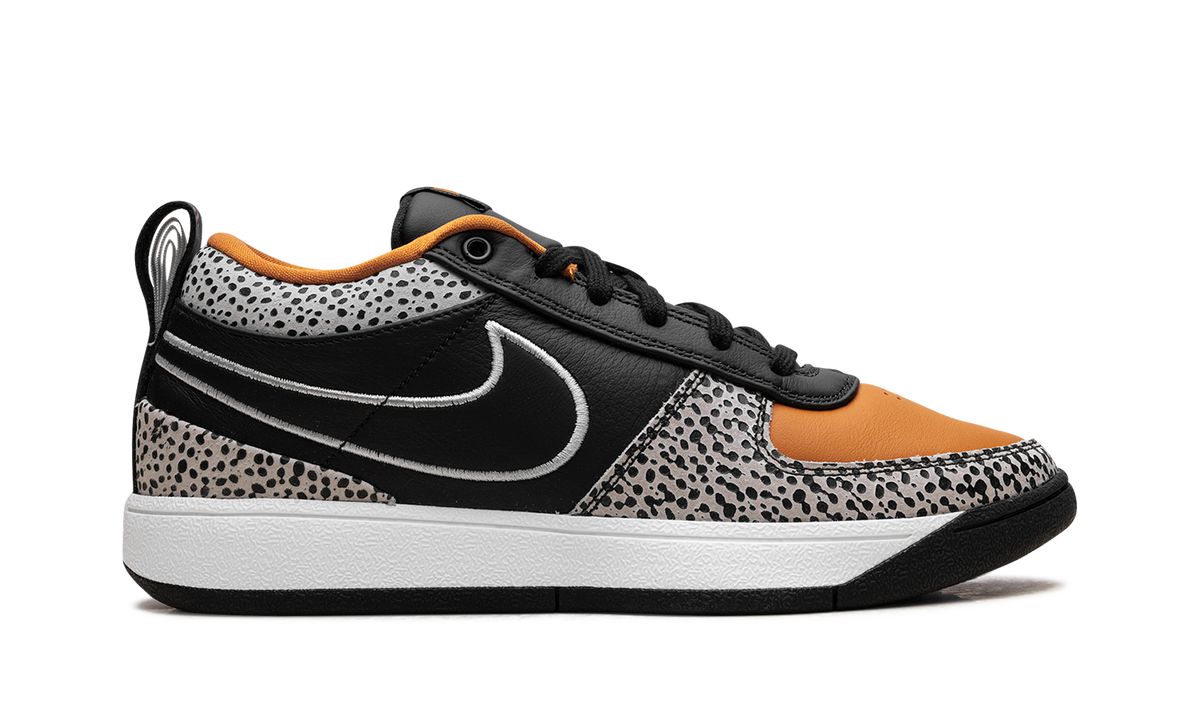 Overkicks - Nike Book 1 Safari (HV2096-001 / IO9703-001) - detalle talon