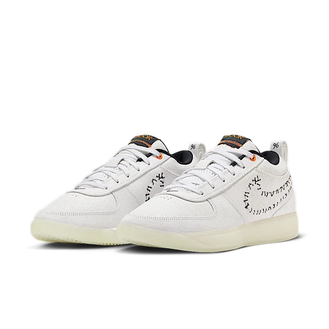 Overkicks - Nike Book 1 The Nightmare Before Christmas (FJ4249-102/FJ4250-102) - vista trasera