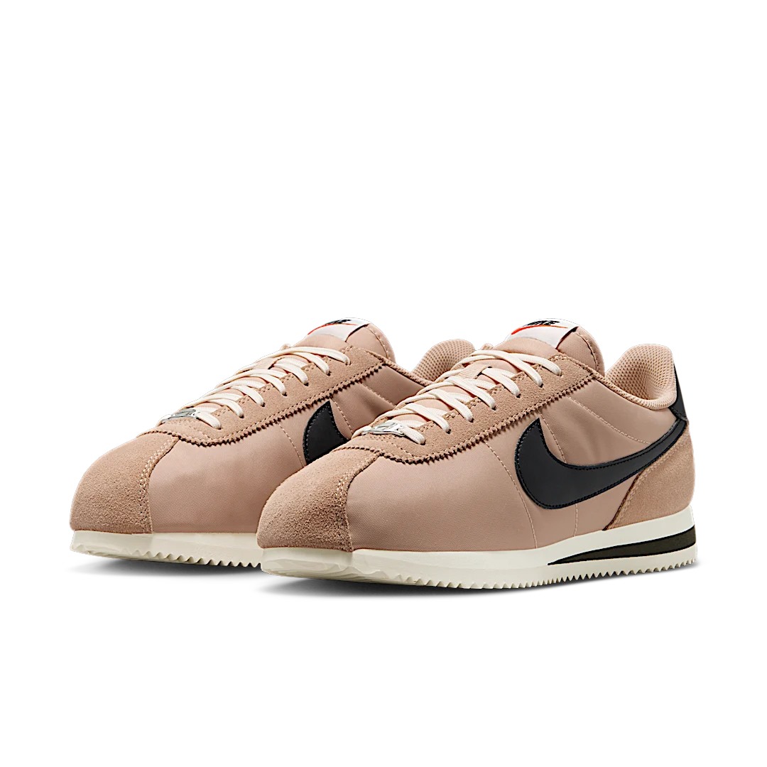 Overkicks - Nike Cortez Desert Black Sail (IF1764-200) - vista trasera
