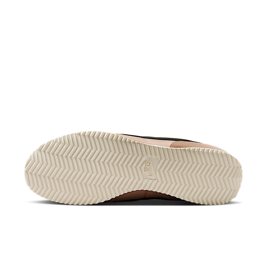Overkicks - Nike Cortez Desert Black Sail (IF1764-200) - detalle suela