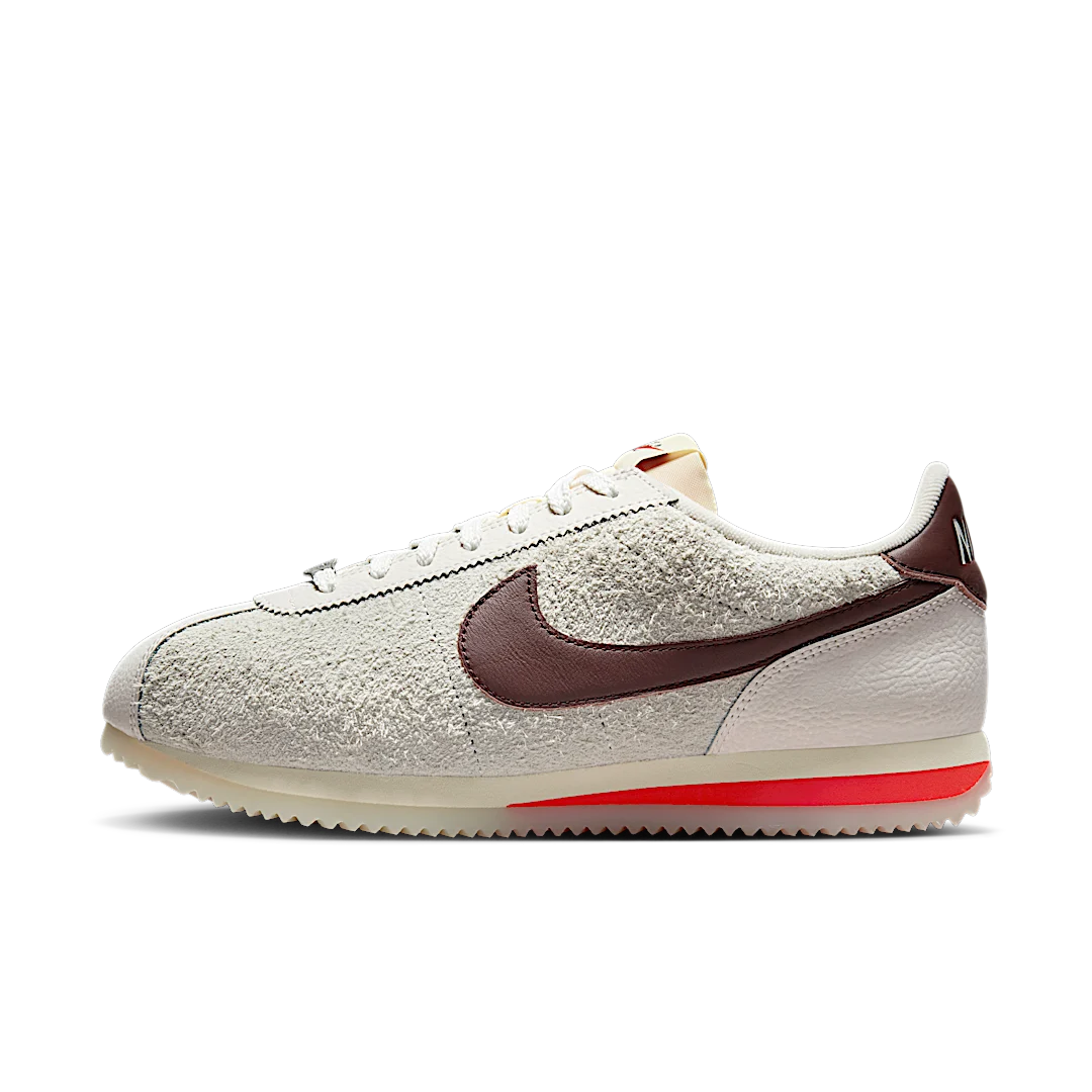Overkicks - Nike Cortez Light Orewood Brown (FD2013-100) - vista lateral