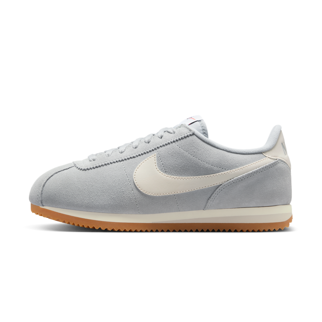 Overkicks - Nike Cortez Light Smoke Grey Sail Gum (Womens) (IB1857-002) - vista lateral