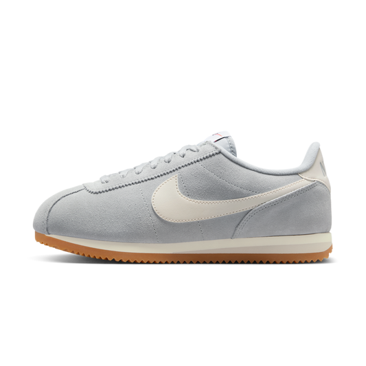 Overkicks - Nike Cortez Light Smoke Grey Sail Gum (Womens) (IB1857-002) - vista lateral