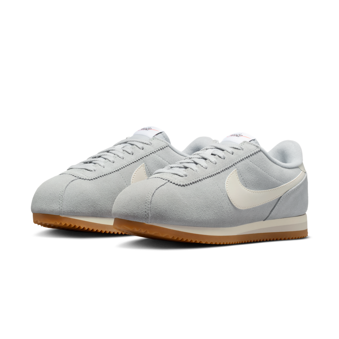 Overkicks - Nike Cortez Light Smoke Grey Sail Gum (Womens) (IB1857-002) - vista trasera