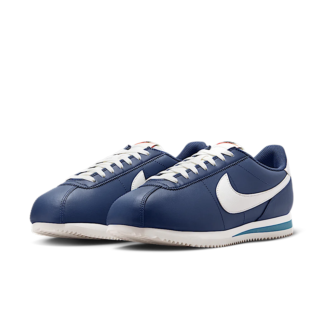Overkicks - Nike Cortez Midnight Navy (DM4044-400) - vista trasera