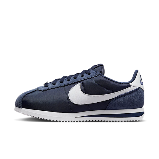 Overkicks - Nike Cortez Nylon Midnight Navy White (Womens) (DZ2795-400) - vista lateral