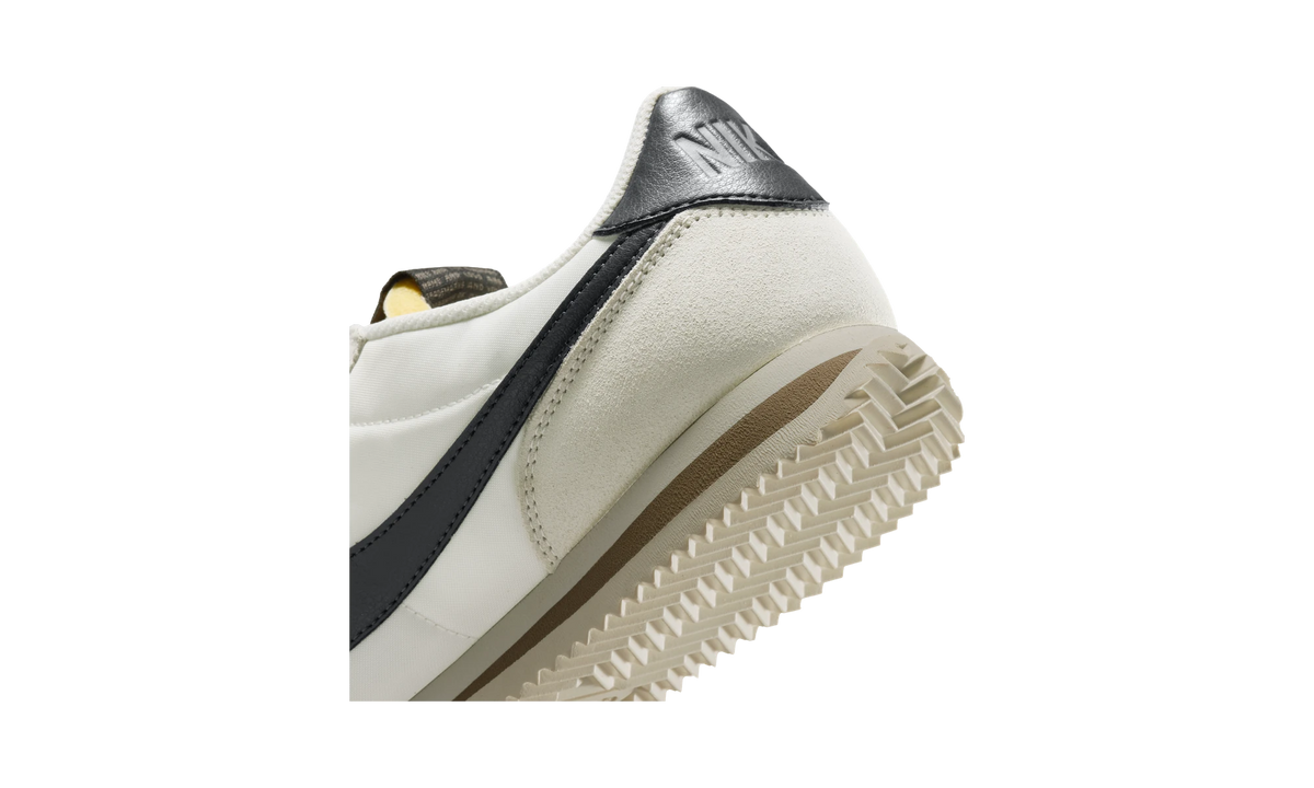 Overkicks - Nike Cortez Phantom Sail Mink Brown Off-Noir (Womens) (IU7556-030) - detalle