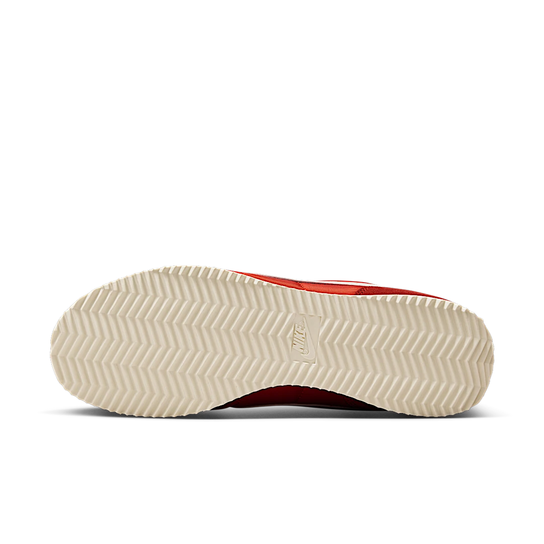 Overkicks - Nike Cortez Picante Red (Womens) (DZ2795-601) - detalle suela