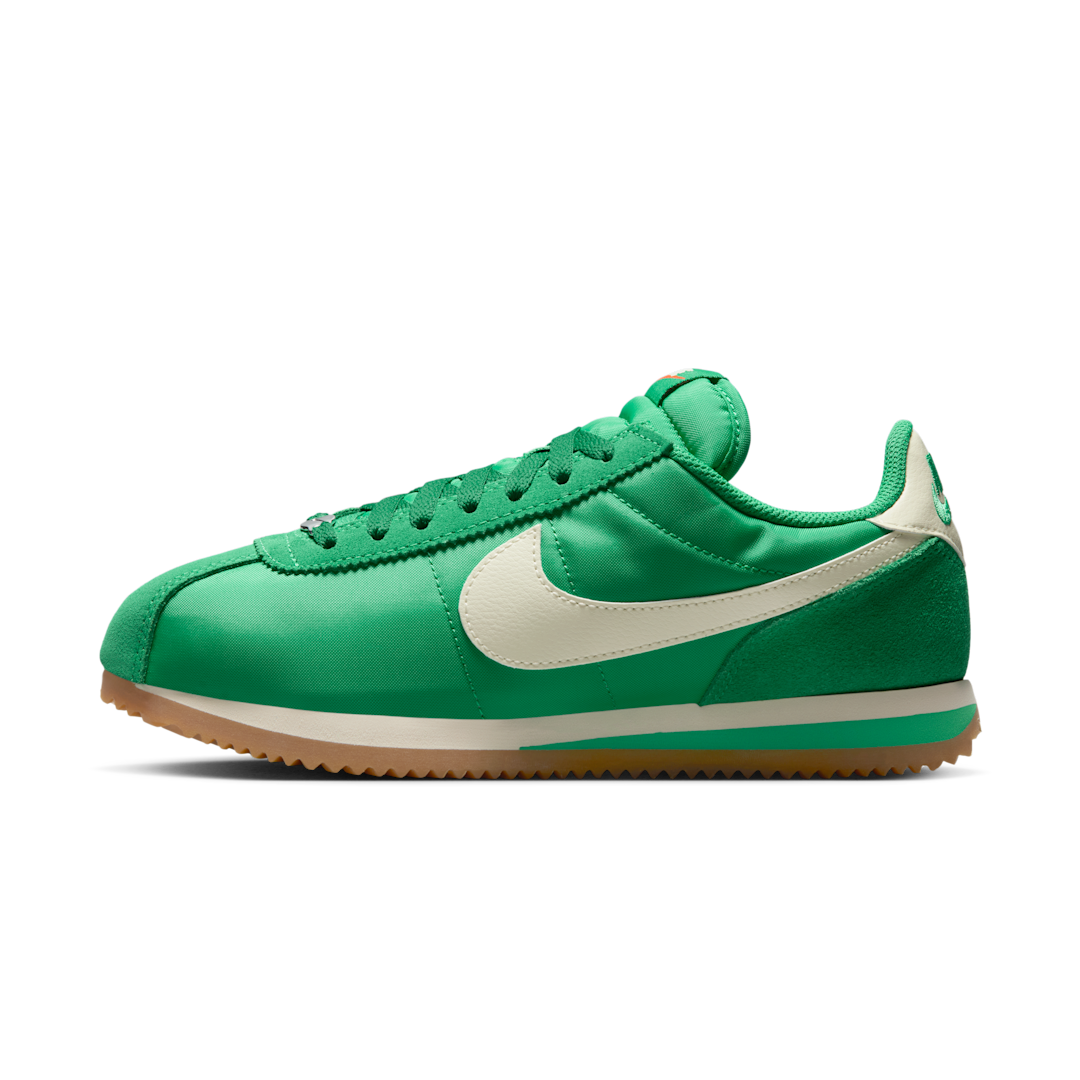 Overkicks - Nike Cortez TXT Stadium Green (Womens) (DZ2795-301) - vista lateral