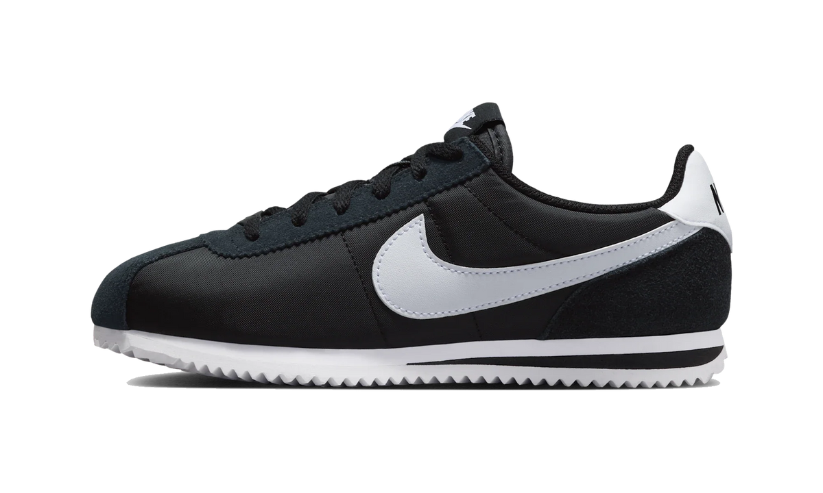 Overkicks - Nike Cortez Textile Black White (GS) (IH7654-002) - vista lateral