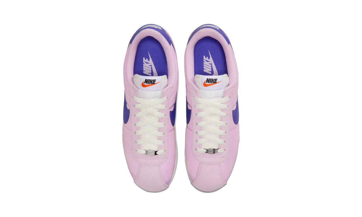 Overkicks - Nike Cortez Textile Light Arctic Pink Paramount Blue (Womens) (DZ2795-607) - vista superior