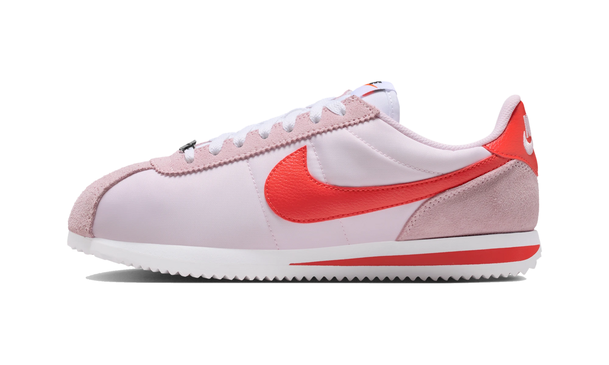 Overkicks - Nike Cortez Textile Pink Foam Light Crimson (Womens) (DZ2795-609) - vista lateral