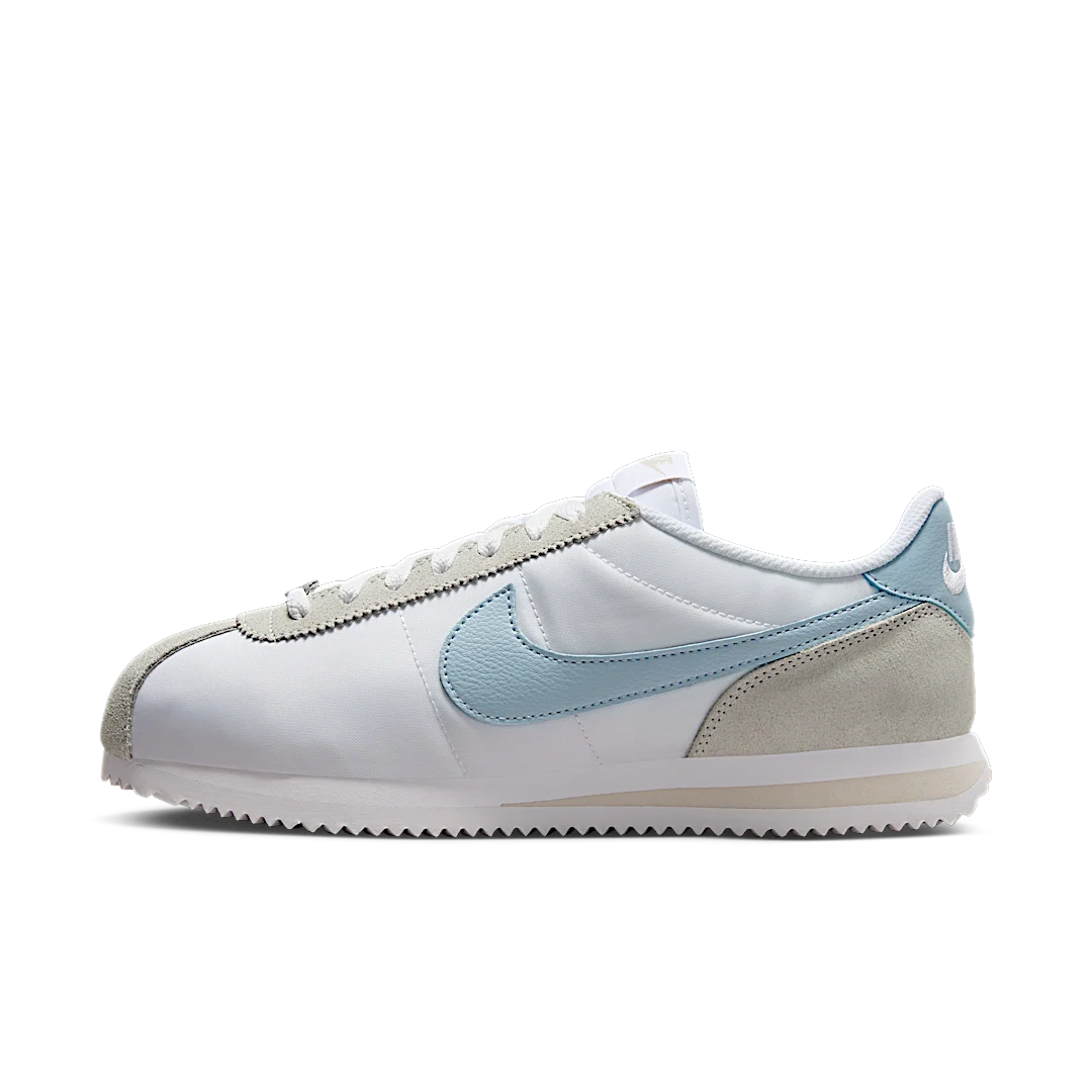 Overkicks - Nike Cortez Textile White Light Orewood Brown Summit White Light Armory Blue (Womens) (DZ2795-100) - vista lateral