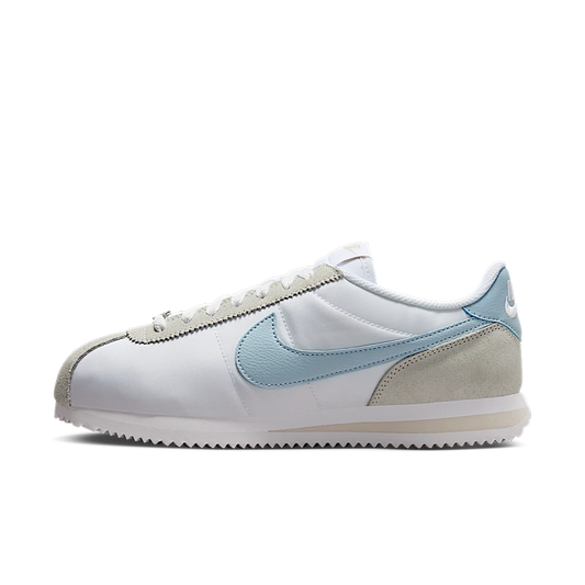 Overkicks - Nike Cortez Textile White Light Orewood Brown Summit White Light Armory Blue (Womens) (DZ2795-100) - vista lateral