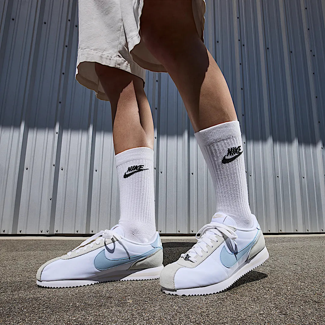 Overkicks - Nike Cortez Textile White Light Orewood Brown Summit White Light Armory Blue (Womens) (DZ2795-100) - detalle suela